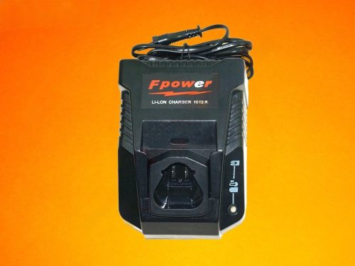 Akkumulátor töltő Bosch 1012K