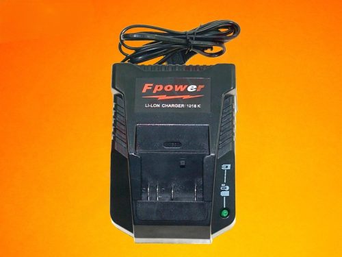 Akkumulátor töltő Bosch 1018K