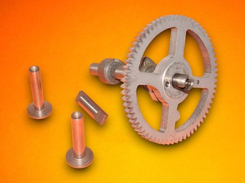 Vezérműtengely Briggs 10 HP , 15,5 HP , 18,5 HP