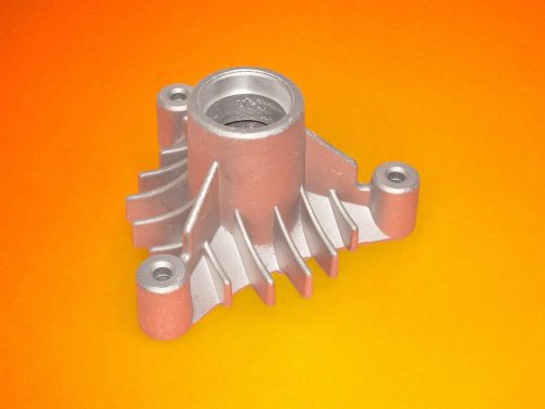 Csapágyház Husqvarna CT 154 , CTH 163T , GTH 200 (jobb)