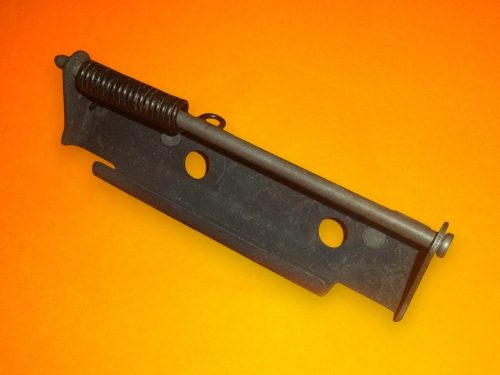 Fűkivető ajtó rögzítő komplett McCulloch M51-125M